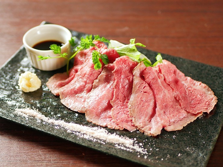 肉バル×イタリアン　COLOREの絶品！神戸牛の贅沢ローストビーフ