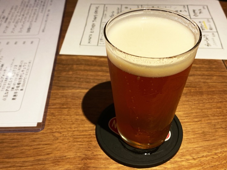 この日の生のクラフトビールは『横浜REVO BREWINGのストロングエール』。飲み応えしっかりめながら、一杯目でもかなりおいしく飲める