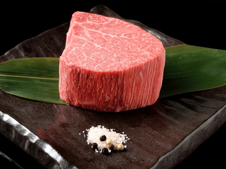 とろけるような極上の食感と、ジューシーな肉の味わいが楽しめる『シャトーブリアン』9,800円