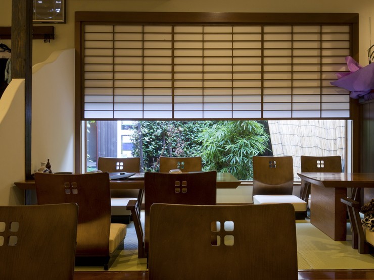 鮨台所　魚信の内観