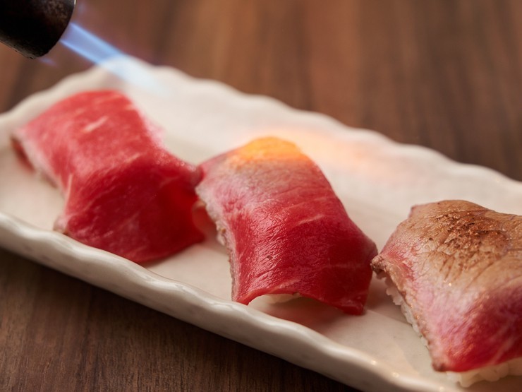 個室肉バル ミートキング 新宿店の肉寿司「炙り肉寿司」