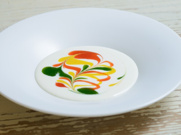 皿の上の自然　il　Gastro　Saraののピカソのスープ