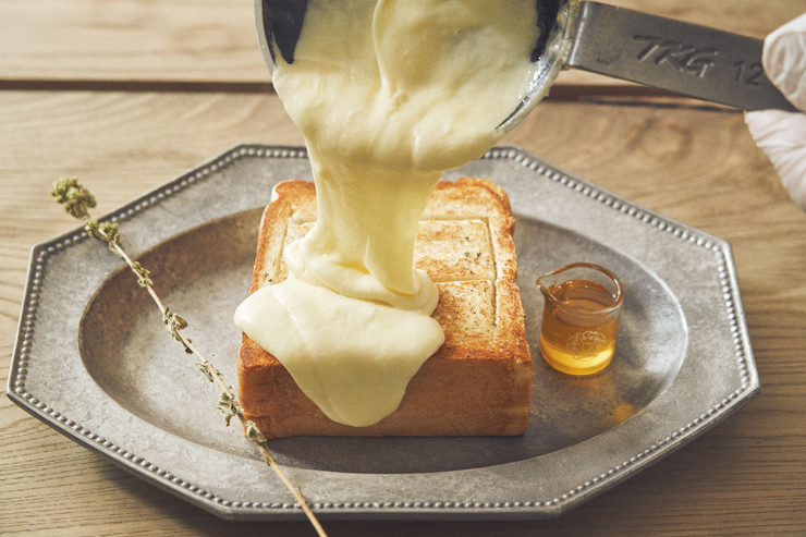 アツアツのチーズがトーストにたっぷり