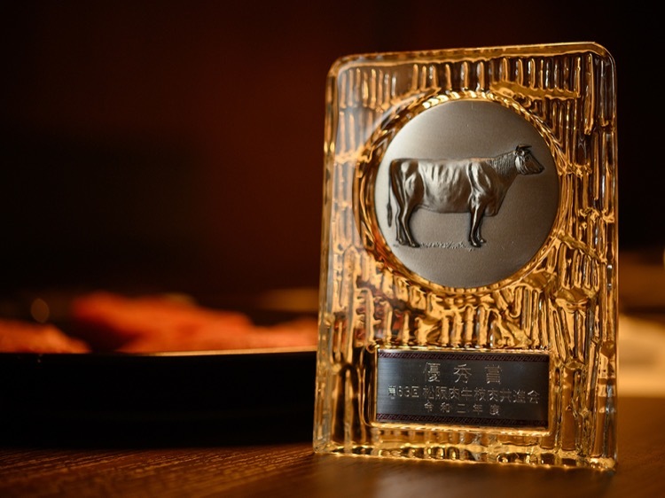 畑敬四郎氏が育てる松阪牛は、品評会でたびたび優秀賞を受賞。まさにトップオブトップの牛肉だ