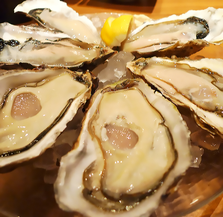 新鮮な牡蠣料理がオールシーズン食べられる！　会食にも最適な北新地【ザ・パーティー】