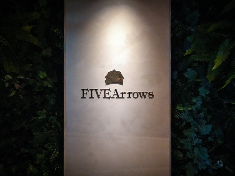 BAR FIVE Arrows
