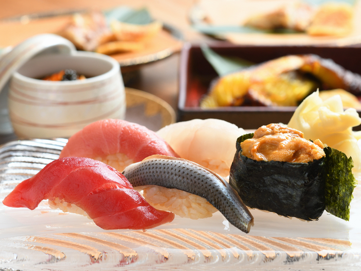 熟練職人による鮨和食メニューの１つ、『鮨懐石料理』