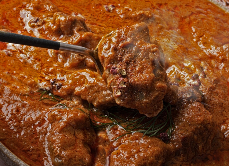 松阪牛がゴロゴロ入っています。実際の国会議員さんが食べているカレーよりちょっと高級です
