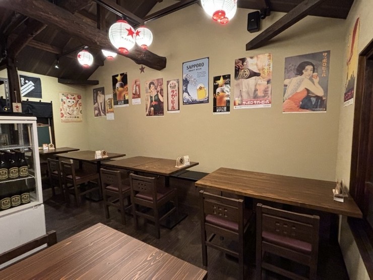 大衆酒場 赤星の内観