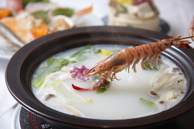 広東料理のなかのひとつ、順徳料理の郷土鍋をアレンジした『おかゆスープの海鮮しゃぶしゃぶ』