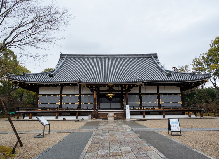 京都にある「仁和寺」。この一帯は仁和寺御所跡として国の史跡に指定されており、平成6年には世界遺産に登録