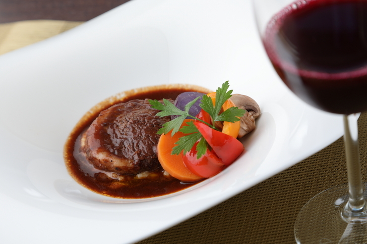 ビストロ　プティ　ソレイユの国産牛もも肉の赤ワイン煮込み トリュフ風味