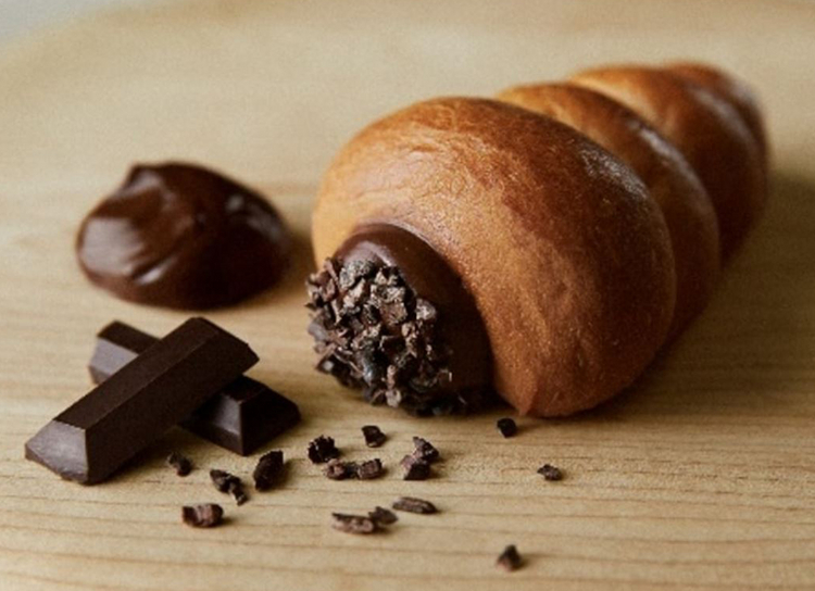 ゴディバのパン屋さんのチョココロネ　カカオの香り豊かなチョコレートカスタードクリームが魅力の『コロネ（ショコラ）』