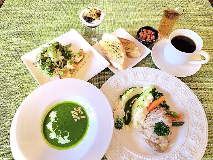 【バリニーズレストランBunga Lotus】のランチ