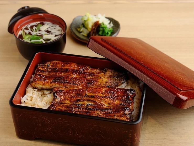 【川魚料理うなぎ魚治】の『うなぎ重　梅（吸物付き）』