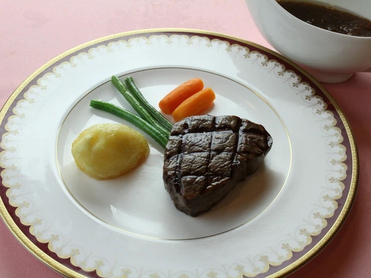 【レストラン　ビスク】の「ステーキランチコース」