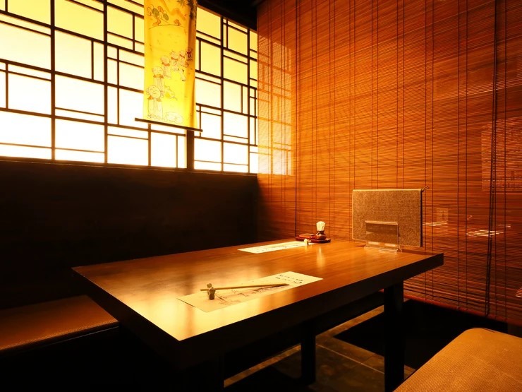 【紬】の店内
