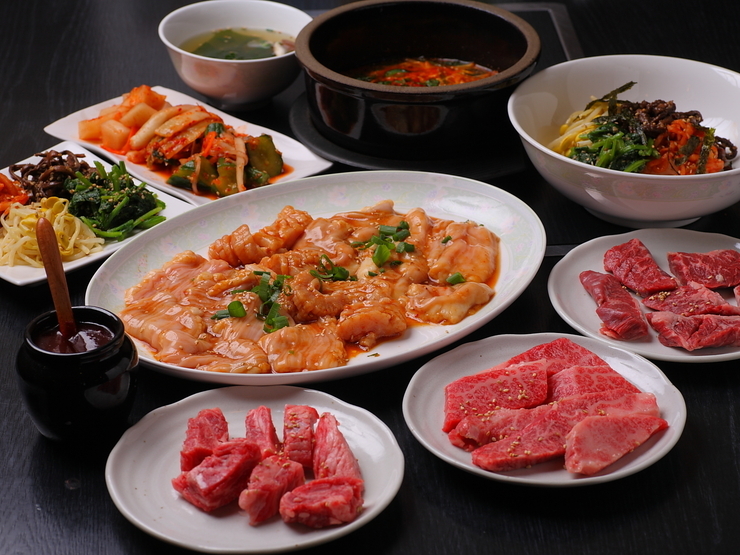 【炭火焼肉　にんにく】の肉