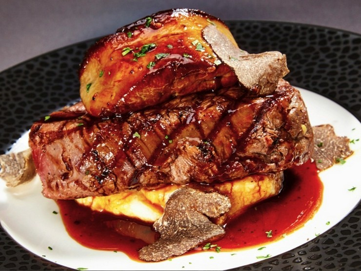 AZURE BAR／Restaurantの赤身牛フィレ肉と濃厚フォアグラのロッシーニ風