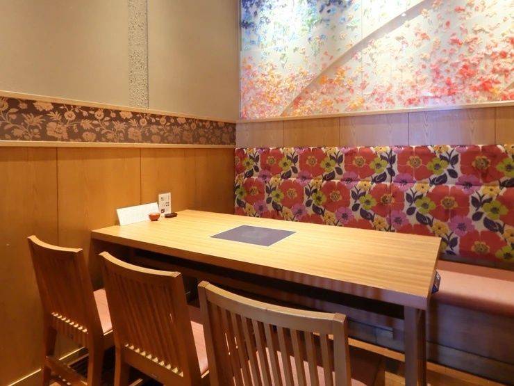 蕎麦しゃぶ総本家 浪花そば なんばダイニングメゾン店の店内