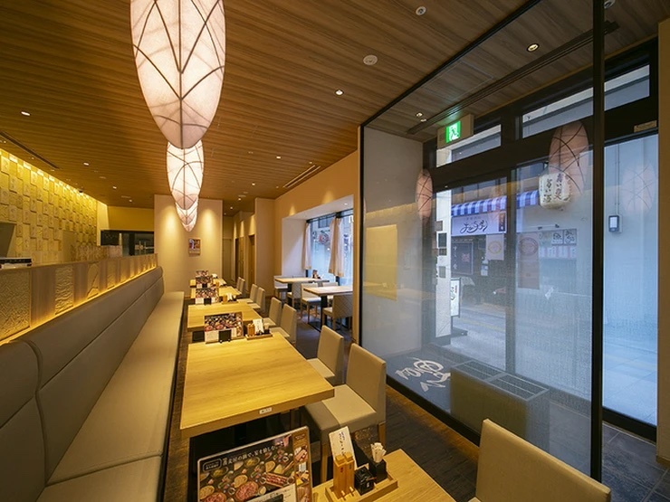 蕎麦酒房ふくまるの店内