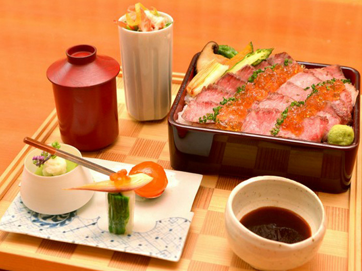 日本料理僖成の特上仙台牛のステーキ重膳