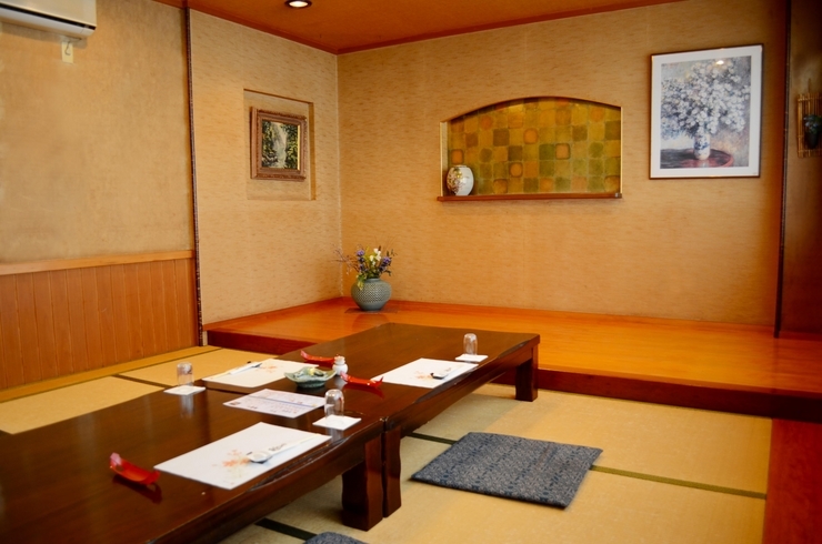 和の情緒あふれる落ち着いた雰囲気の店内