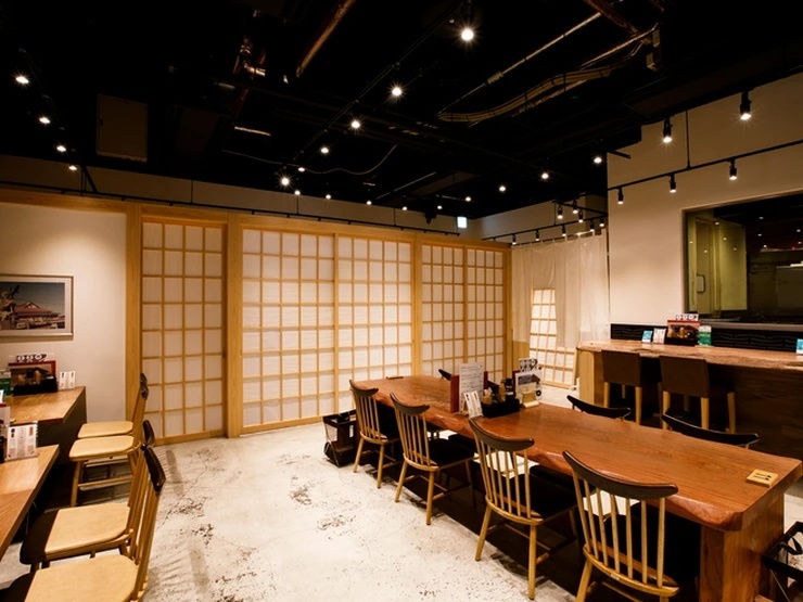 うなぎ四代目 菊川 グローバルゲート店の店内