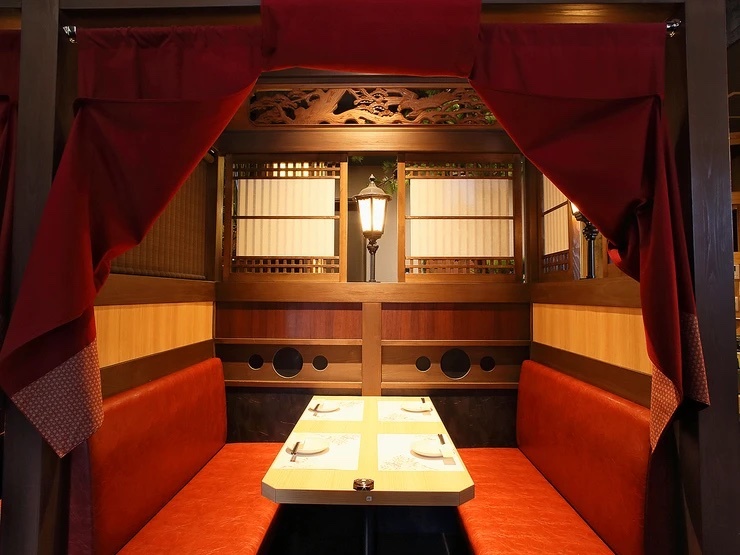 隠れ家個室秘伝手羽先唐揚げと本格焼き鳥専門店 鳥心 名駅店の店内