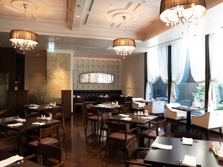 【維新號　點心茶室】の内観