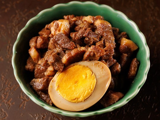 横浜中華街 蒸気集団の山椒がアクセントの『魯肉飯』