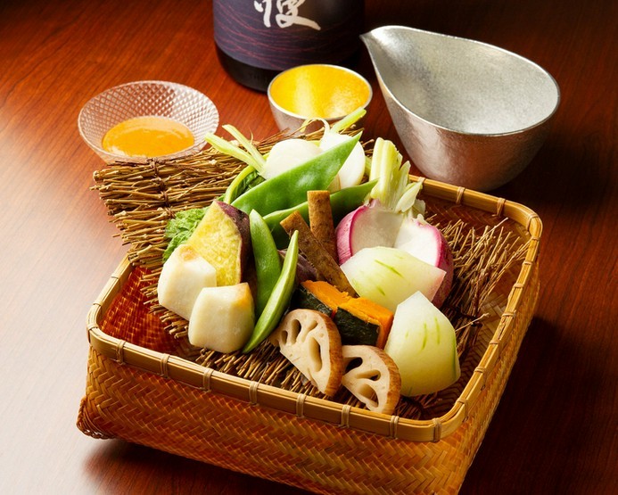 京都と北海道の旬素材を掛け合わせた逸品『竹蒸し野菜 ウニソース~ばーにあかうだ~』