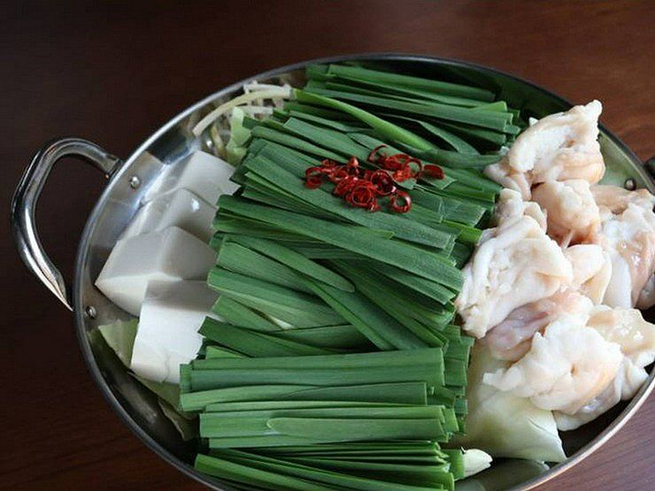 あごだしもつ鍋と旬の野菜　はがくれの料理