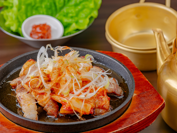 【韓国料理 YOI】の『鉄板サムギョプサル』