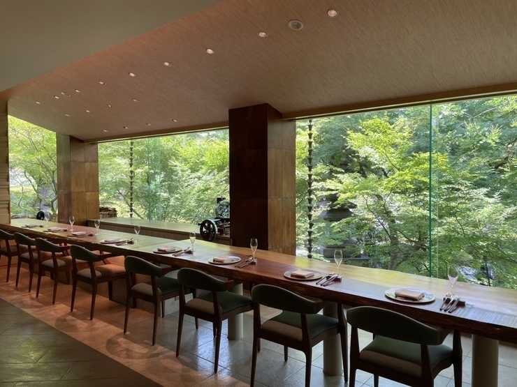 RESTAURANT ENJYU／八芳園の店内