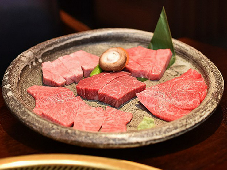 焼肉　松阪苑の全面解禁！　究極の一頭盛り!!