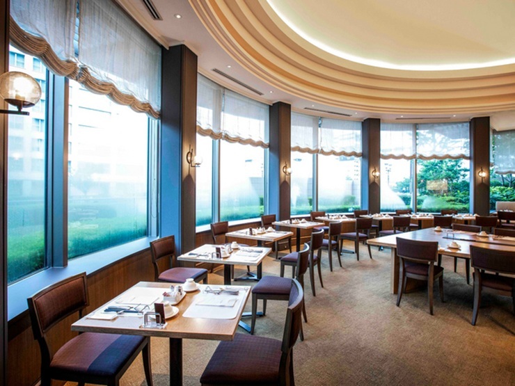 オールデイダイニング　カメリアの内観