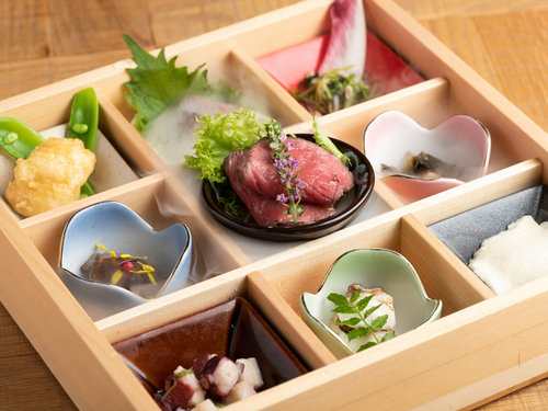 【ON THE SQUARE】の『旬彩小鉢9種盛り合わせ』