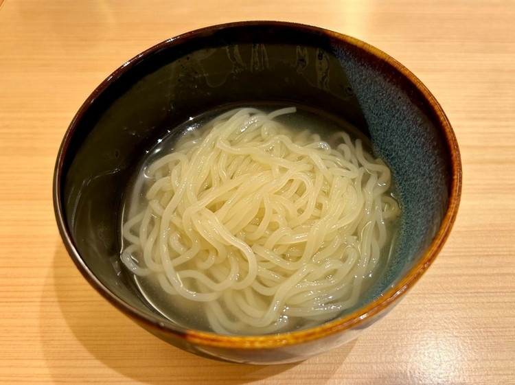 もちもちとした麺とやさしいスープの『盛岡冷麺』