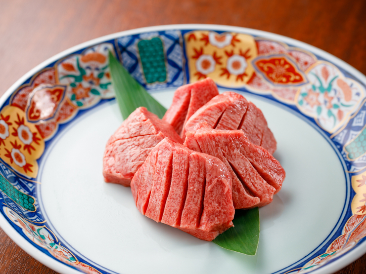 焼肉　龍華園の特選厚切り黒タン