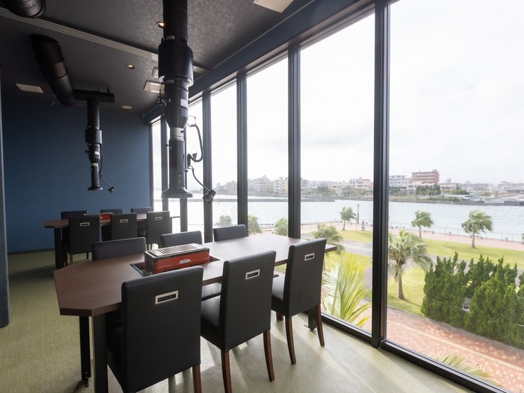 ぶりあん　北谷店の内観