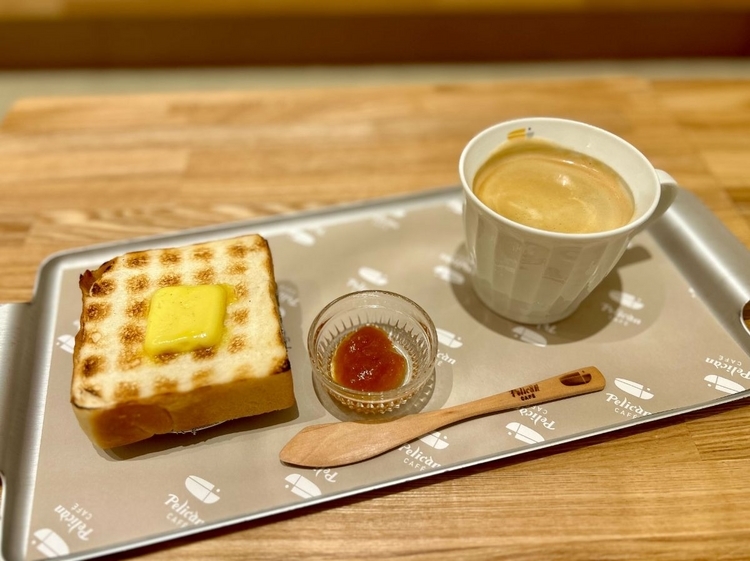 『網焼きトーストセット ドリンク付き』950円。セットのドリンクは、コーヒー（Hot/Ice）、紅茶（Hot/Ice）、オレンジジュース、アイスミルクから選択