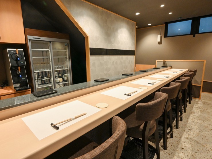 池下くろろの内観