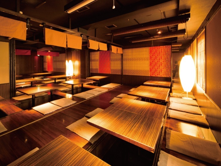 地鶏と網焼き　個室居酒屋　鶏進　姫路駅前の内観