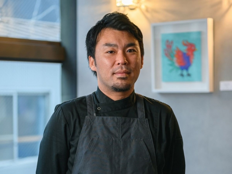 【PEBBLE BEACH KITCHEN】のシェフを務める吉田 達郎氏