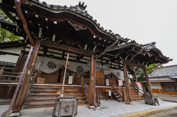 「桑名神社」、「中臣神社」の二社合社で構成される本殿