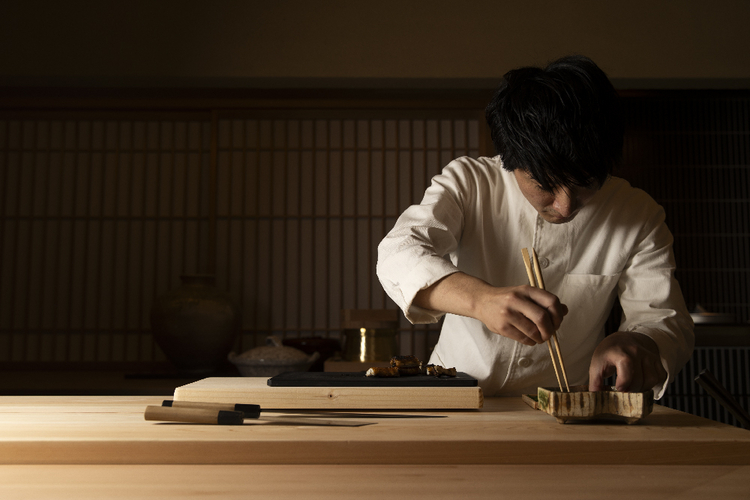 名店【いち太】出身の佐藤料理長、百年時代を生きる「体に良くて美味しい日本の発酵料理」を目指す