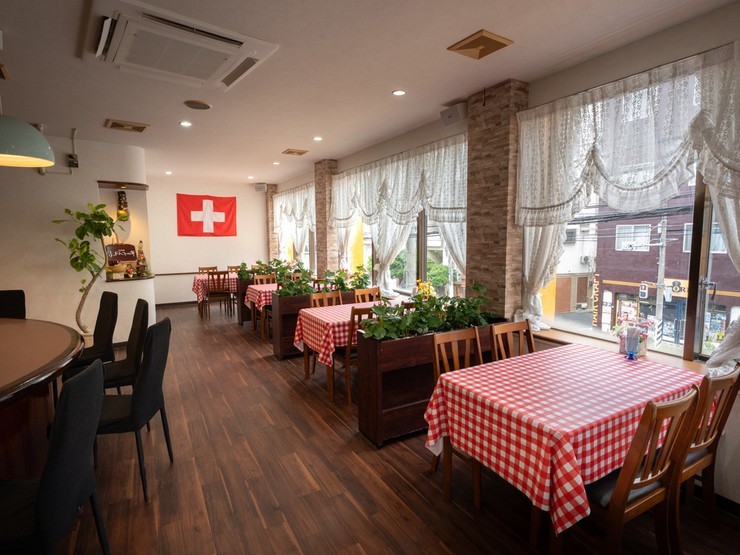 ふぉんでゅ亭の店内