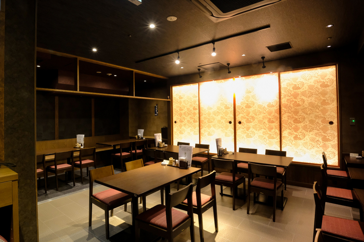 【鳥せい　京都タワーサンド店】の店内