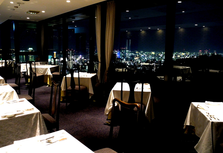 ポートタワーやメリケンパークをはじめ、神戸らしい夜景を楽しめます